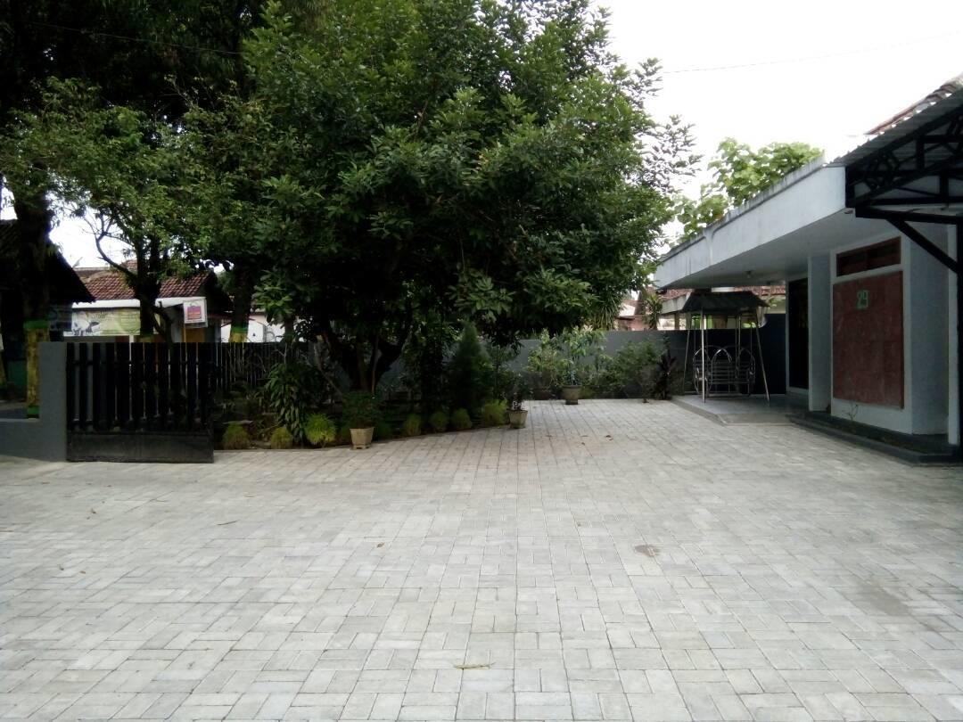 Rembulan Guest House Jombang Exterior photo